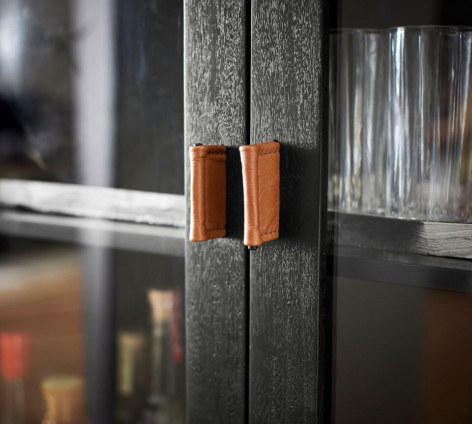 Hardy 102 cm Bar Cabinet