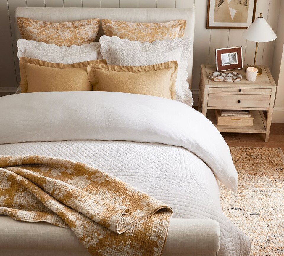 Heirloom Scallop Coverlet