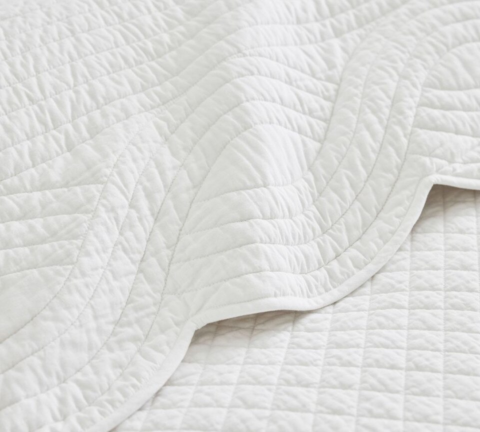 Heirloom Scallop Coverlet