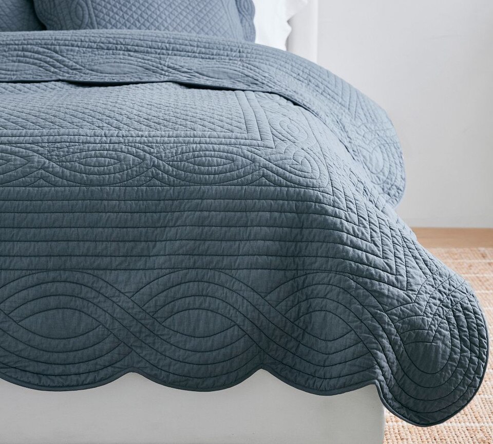 Heirloom Scallop Coverlet