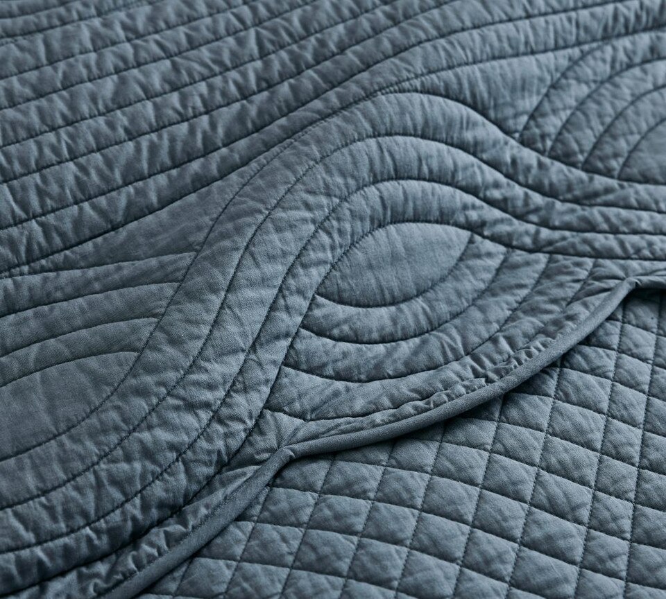 Heirloom Scallop Coverlet