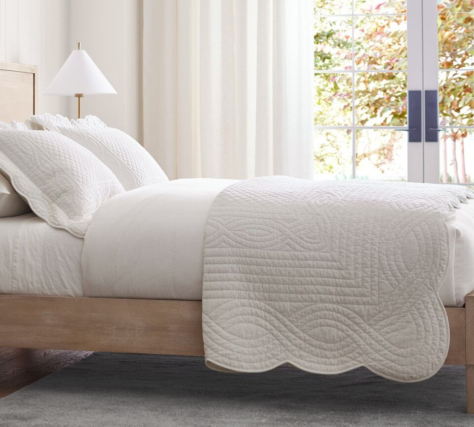 Heirloom Scallop Coverlet