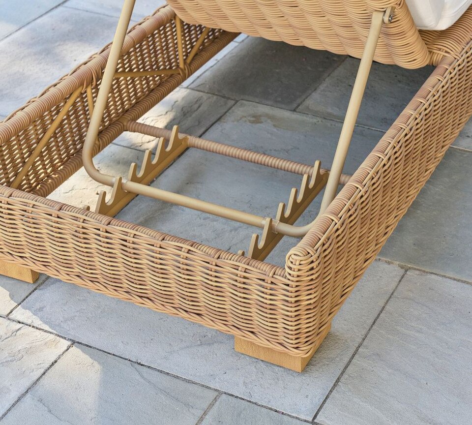 Huntington Wicker Outdoor Chaise Lounge