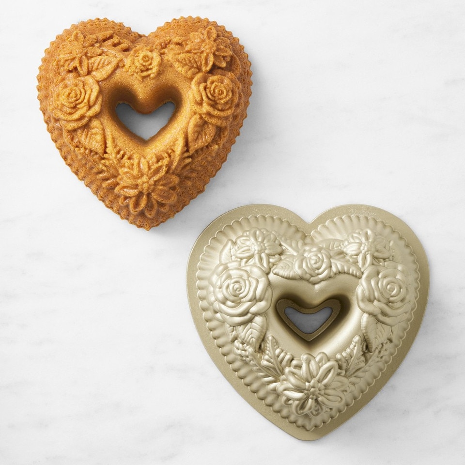 Williams Sonoma Nordic Ware Non-Stick Cast Aluminium Floral Heart Bundt® Pan