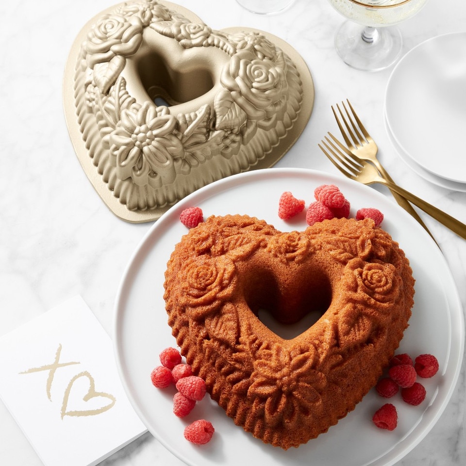 Williams Sonoma Nordic Ware Non-Stick Cast Aluminium Floral Heart Bundt® Pan