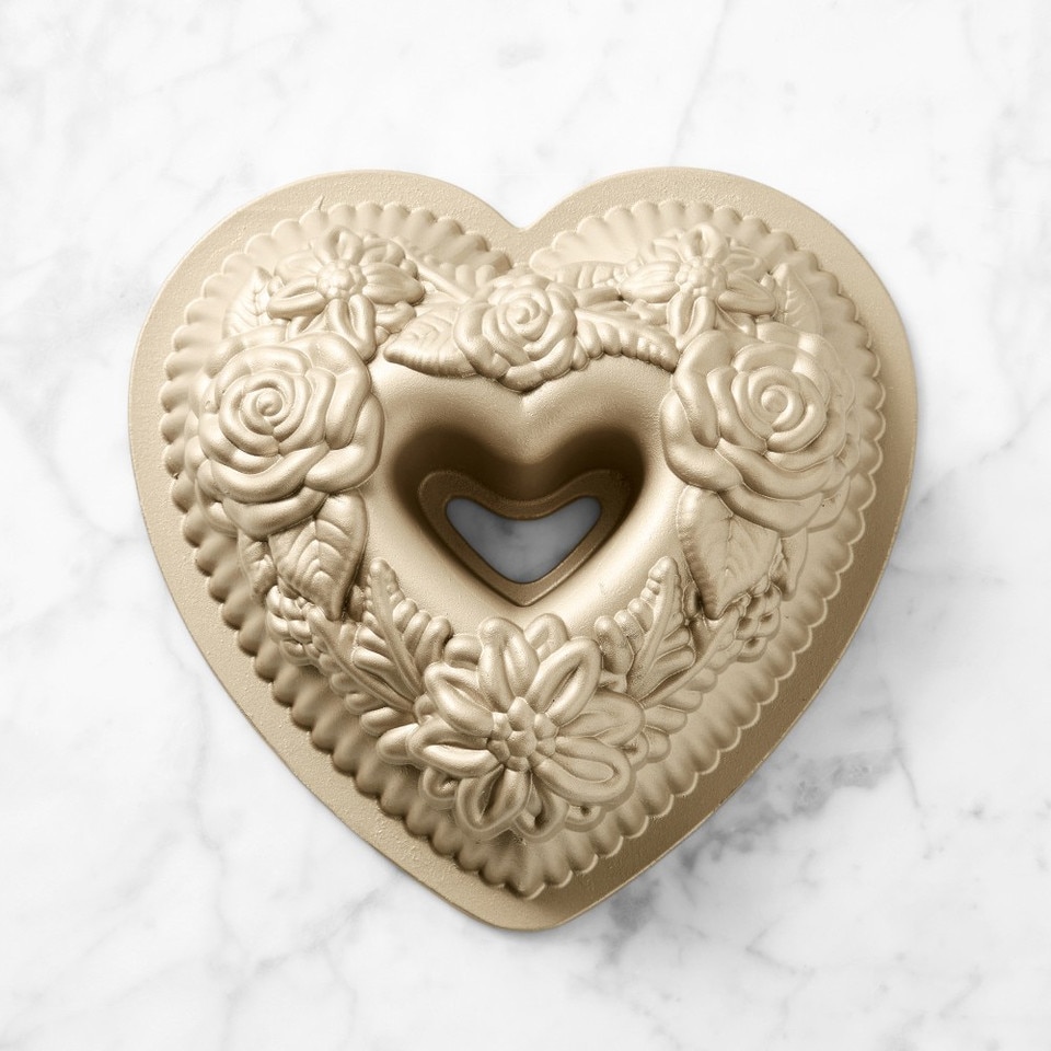 Williams Sonoma Nordic Ware Non-Stick Cast Aluminium Floral Heart Bundt® Pan