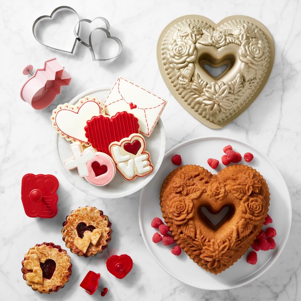 Williams Sonoma Nordic Ware Non-Stick Cast Aluminium Floral Heart Bundt® Pan